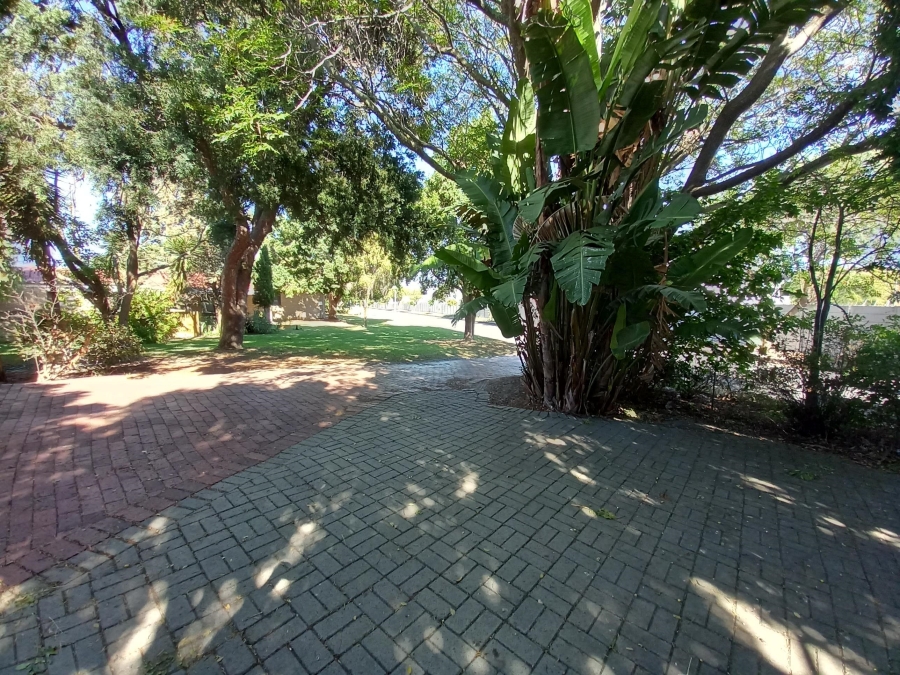 To Let 4 Bedroom Property for Rent in Rouxville Western Cape